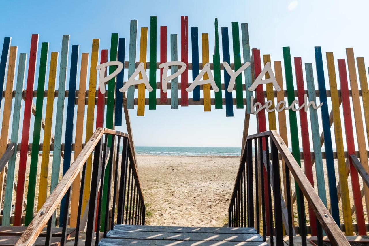 Summer Waves Mamaia Nord Navodari Luaran gambar